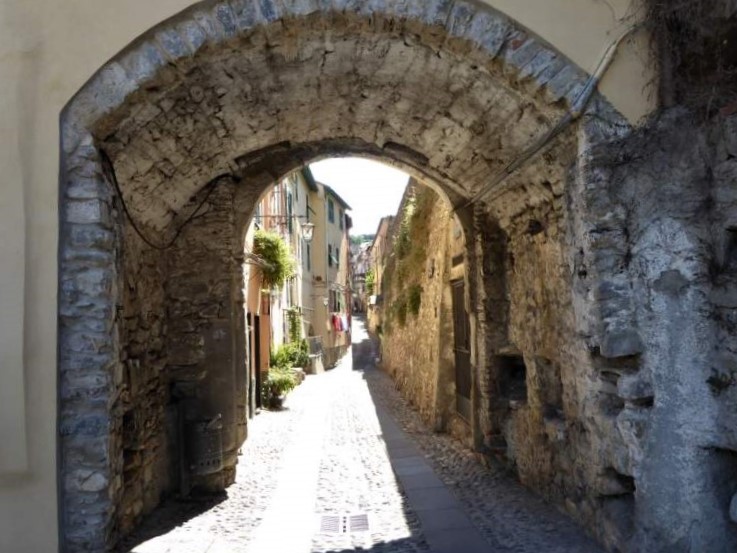 porta-colletto-taggia